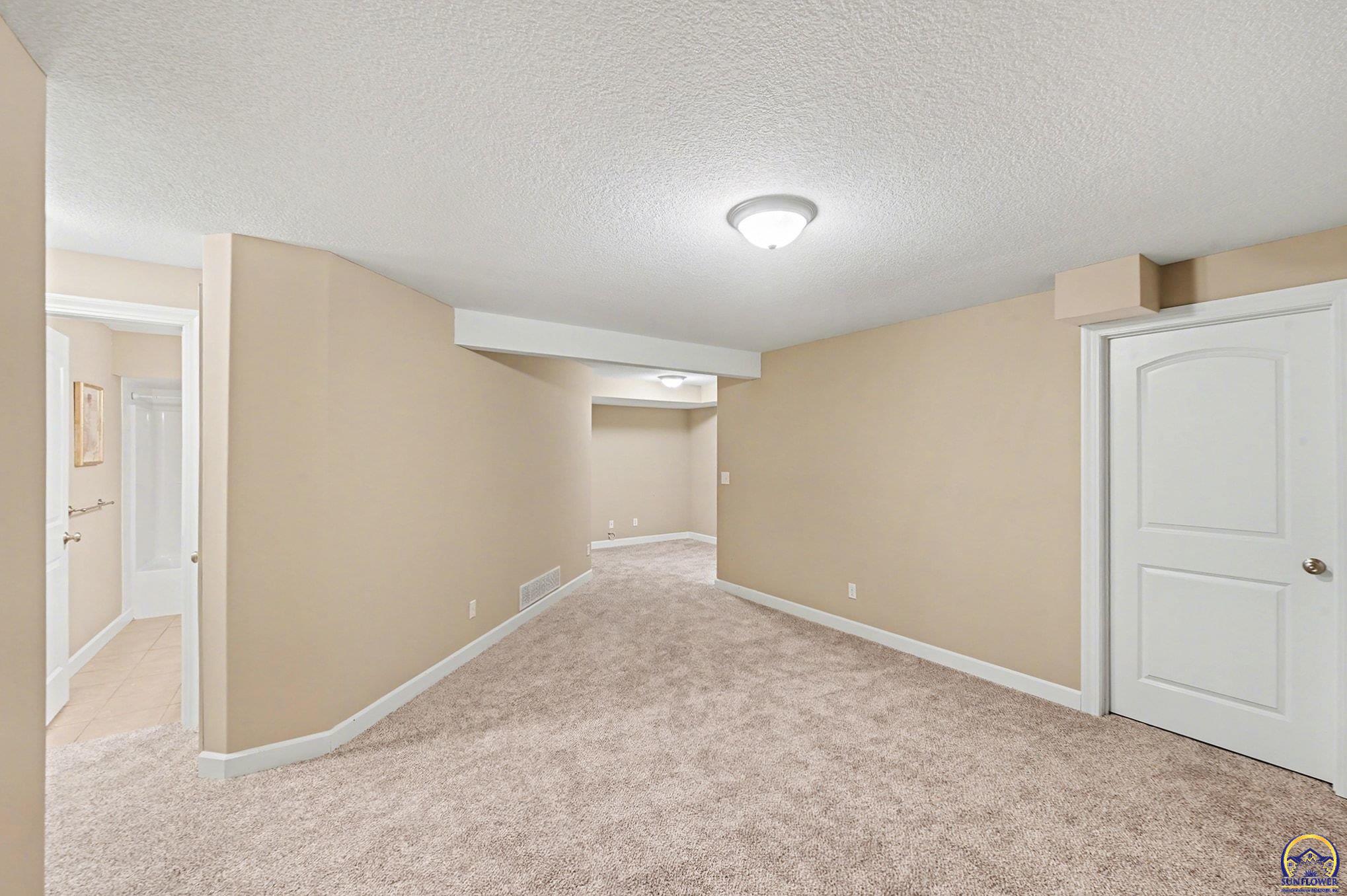 1020 Southwest Red Oaks Place Topeka, KS 66615 - Photo 21 of 31