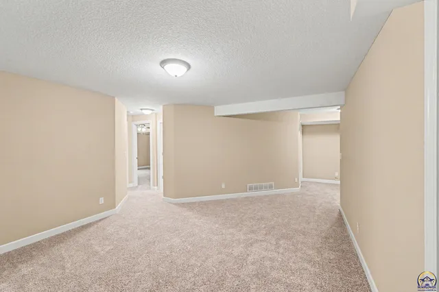 $299,999 | 1020 Southwest Red Oaks Place, Topeka, KS 66615