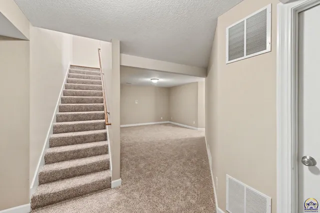 $299,999 | 1020 Southwest Red Oaks Place, Topeka, KS 66615