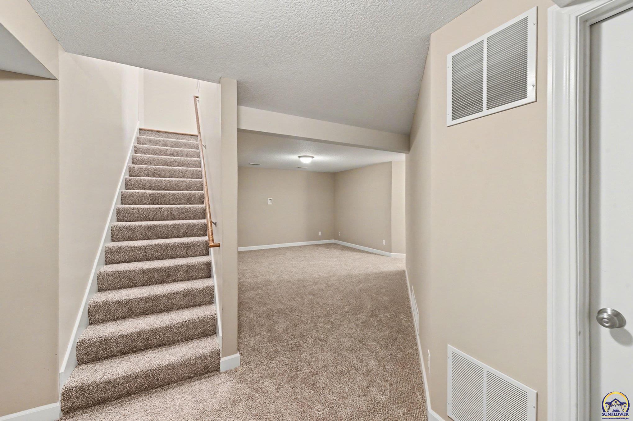 1020 Southwest Red Oaks Place Topeka, KS 66615 - Photo 23 of 31