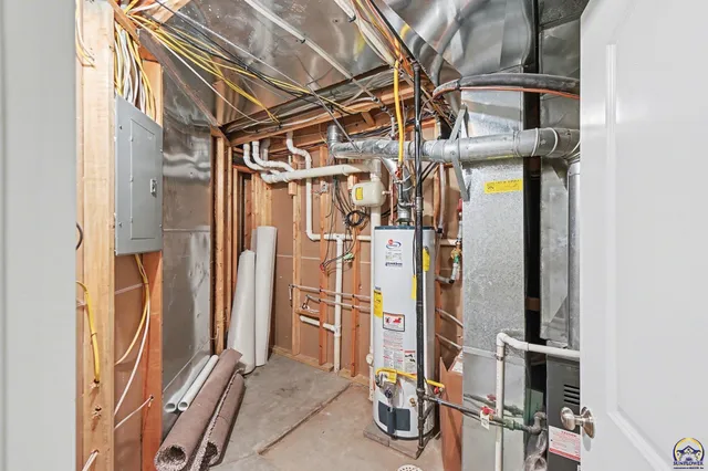 $299,999 | 1020 Southwest Red Oaks Place, Topeka, KS 66615