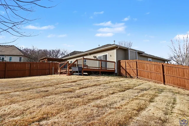$299,999 | 1020 Southwest Red Oaks Place, Topeka, KS 66615