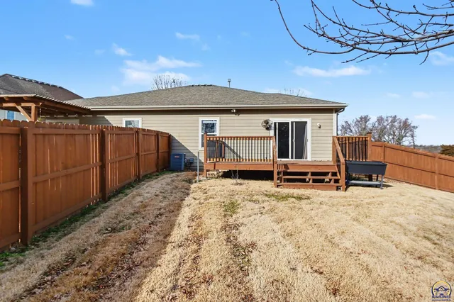 $299,999 | 1020 Southwest Red Oaks Place, Topeka, KS 66615
