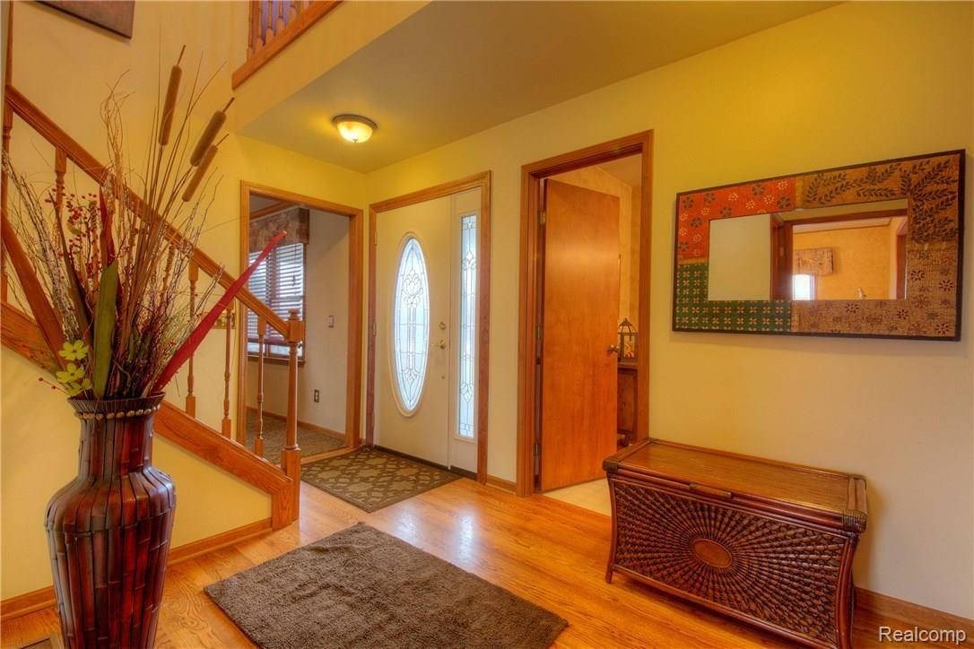 462 West Barron Road Howell, MI 48855 - Photo 11 of 65 Foyer.jpg