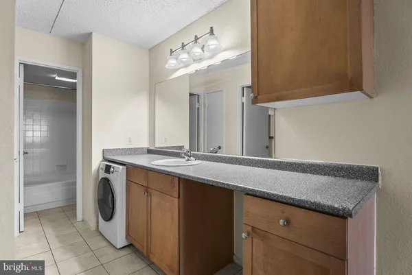 $1,650 | 60 South Van Dorn Street, Unit 208, Alexandria, VA 22304