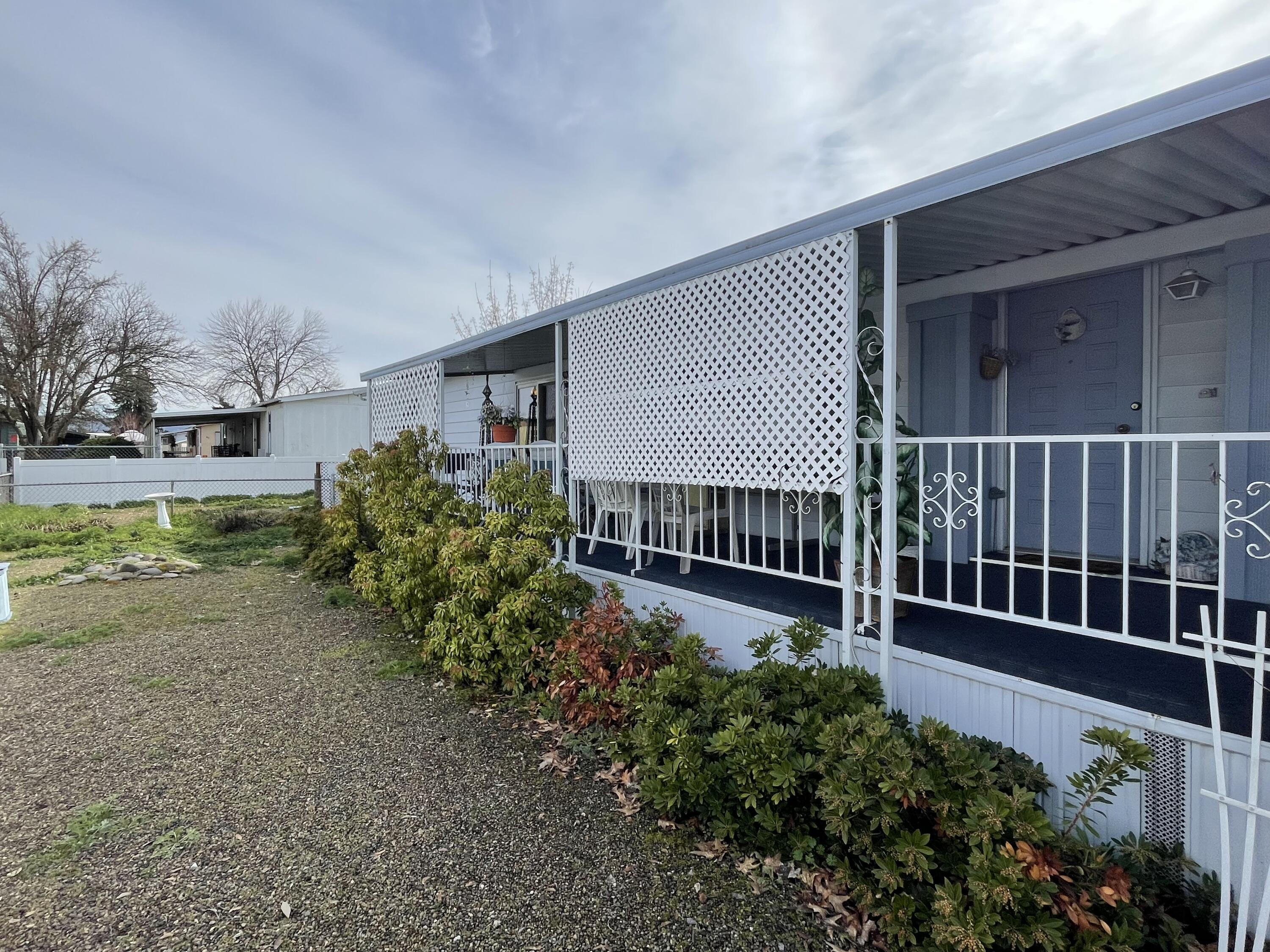 301 Freeman Road, Unit 91 Central Point, OR 97502 - Photo 5 of 33 IMG_0654