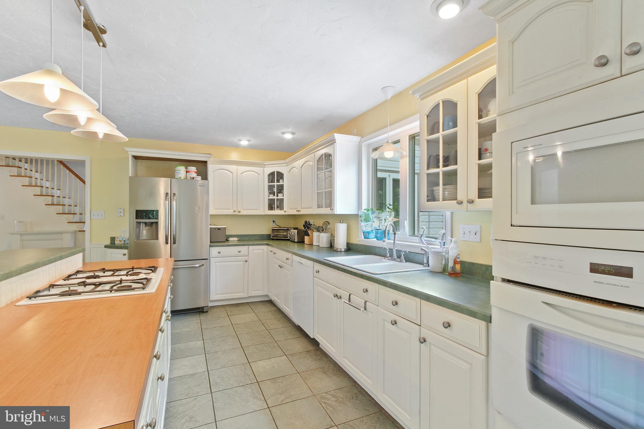 1057 Hoffman Road York, PA 17406 - Photo 15 of 29