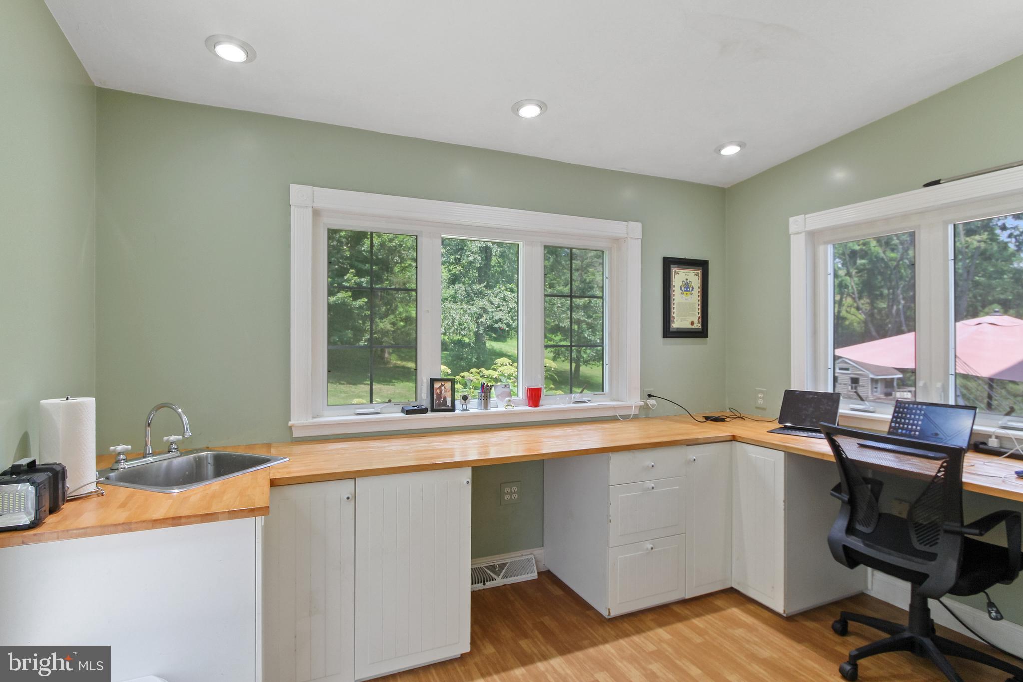 1057 Hoffman Road York, PA 17406 - Photo 16 of 29