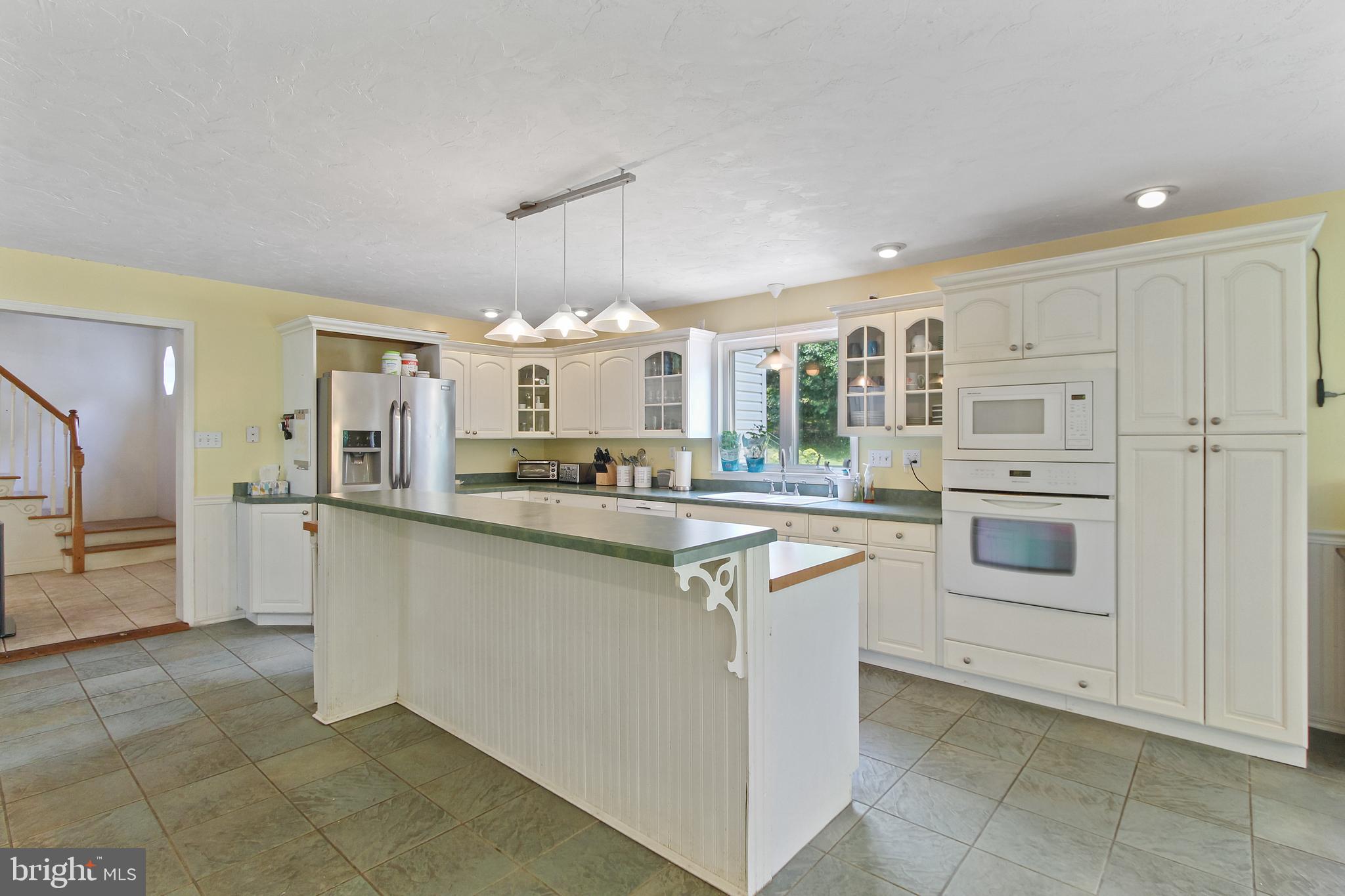 1057 Hoffman Road York, PA 17406 - Photo 5 of 29