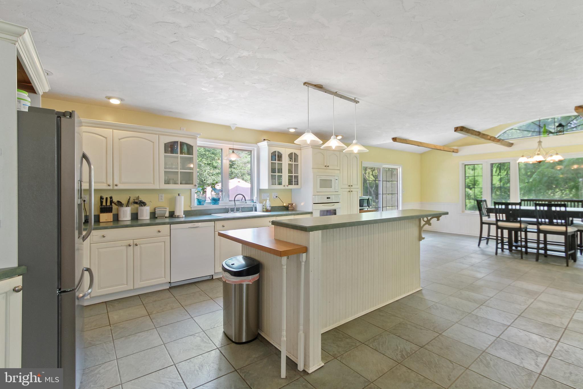 1057 Hoffman Road York, PA 17406 - Photo 6 of 29