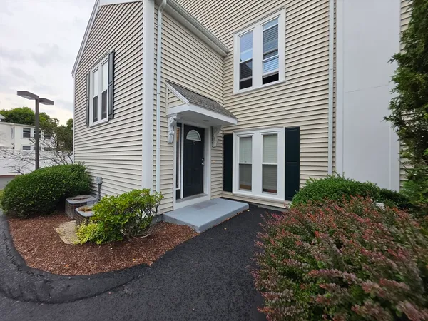 $2,500 | 33 Randolph Street, Unit 17, Abington, MA 02351