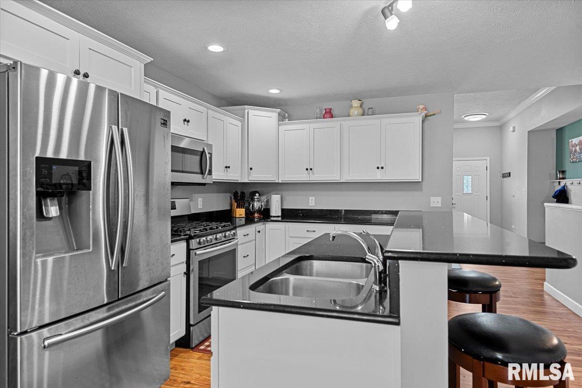 401 Waterwheel Drive Rochester, IL 62563 - Photo 9 of 35