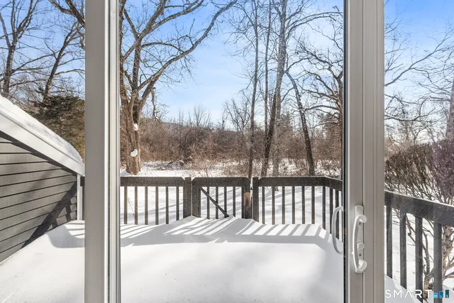 $330,000 | 126 Hopmeadow Street, Unit 3H, Weatogue, CT 06089