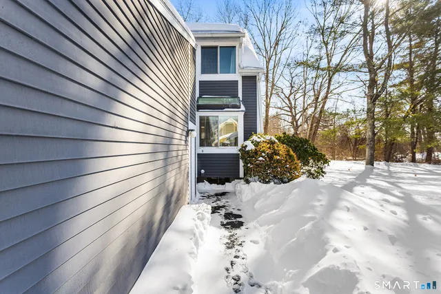 $330,000 | 126 Hopmeadow Street, Unit 3H, Weatogue, CT 06089