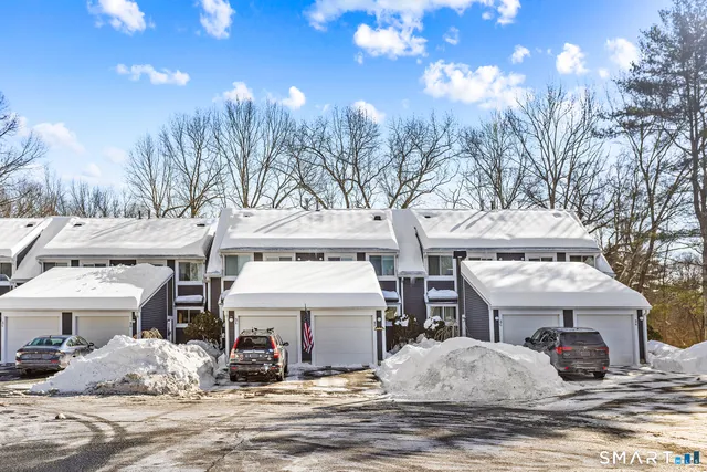 $330,000 | 126 Hopmeadow Street, Unit 3H, Weatogue, CT 06089