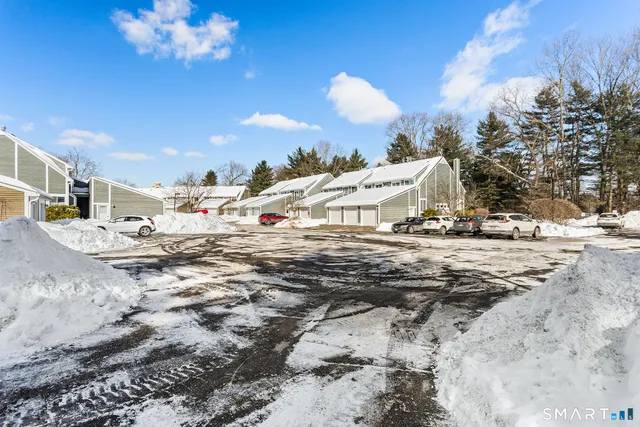 $330,000 | 126 Hopmeadow Street, Unit 3H, Weatogue, CT 06089