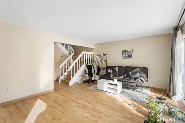 $330,000 | 126 Hopmeadow Street, Unit 3H, Weatogue, CT 06089