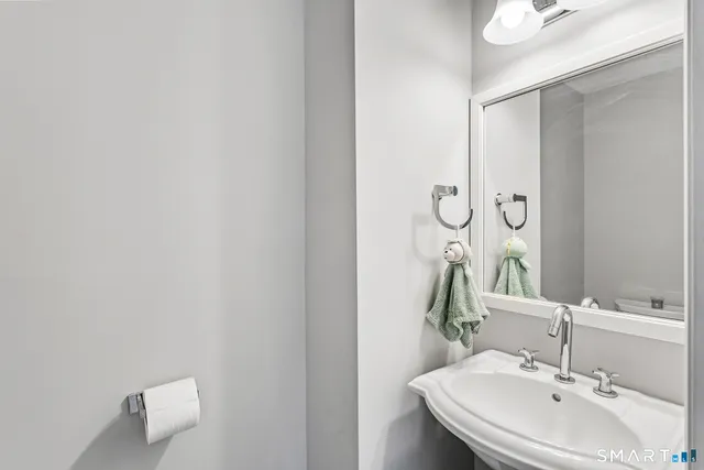 $330,000 | 126 Hopmeadow Street, Unit 3H, Weatogue, CT 06089