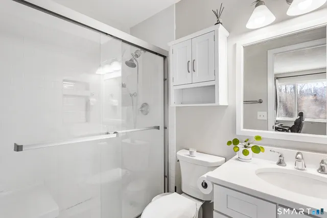 $330,000 | 126 Hopmeadow Street, Unit 3H, Weatogue, CT 06089