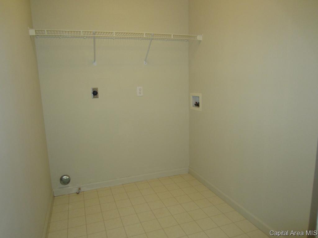 3813 Viking Boulevard Springfield, IL 62712 - Photo 11 of 14 Gallery Image 11