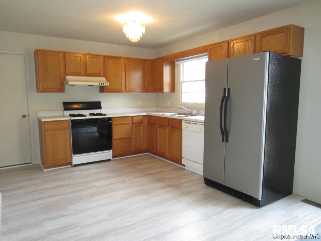 3813 Viking Boulevard Springfield, IL 62712 - Photo 5 of 14 Gallery Image 5
