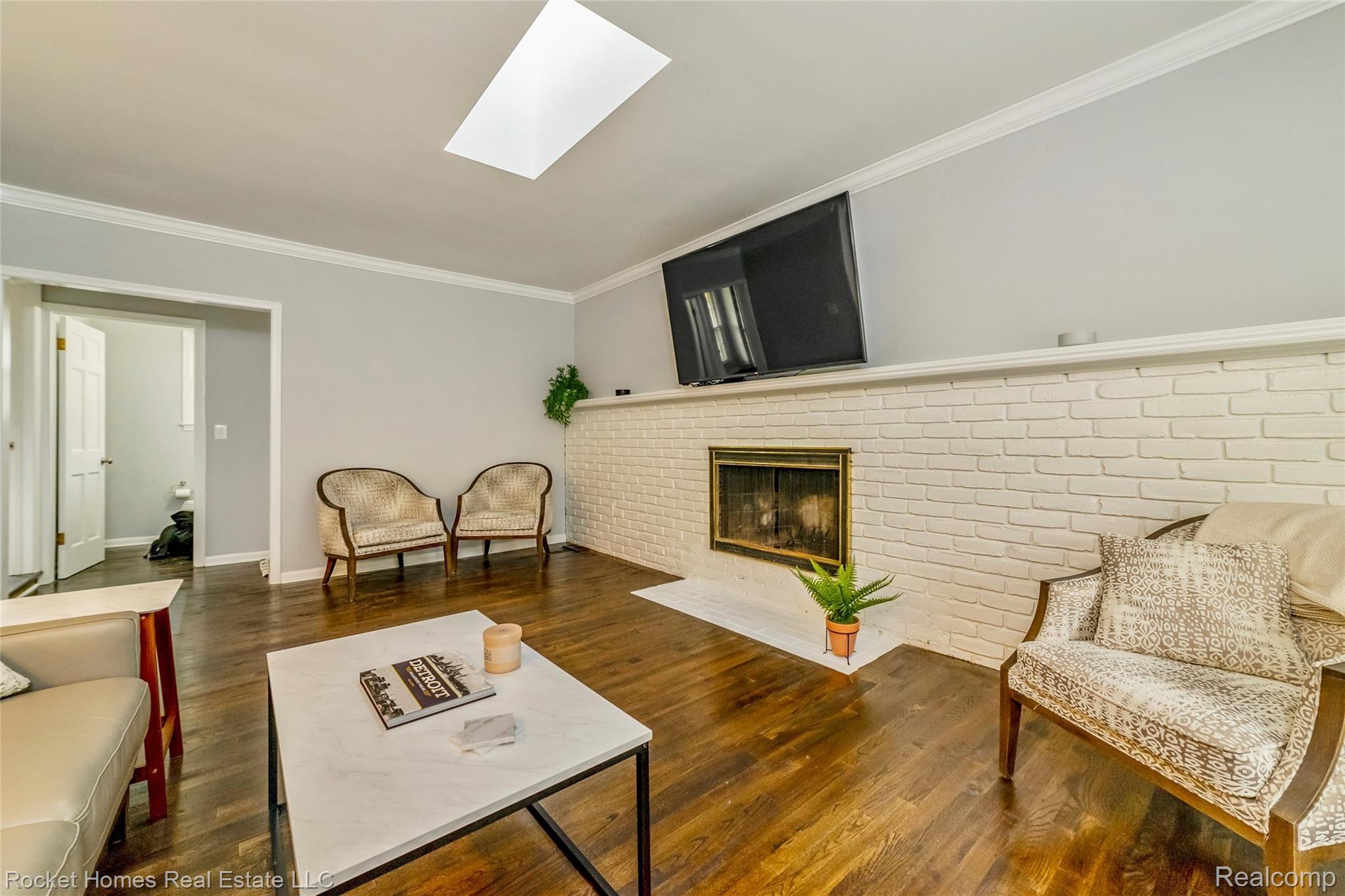 879 Foxhall Road Bloomfield Hills, MI 48304 - Photo 14 of 44 012-photo-family-room-7719036.jpg