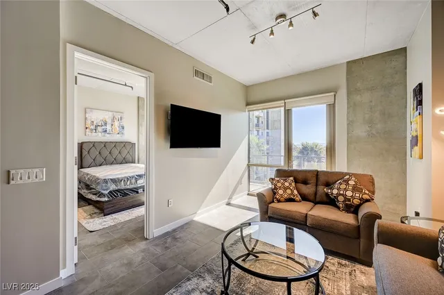 $1,794 | 353 East Bonneville Avenue, Unit 439, Las Vegas, NV 89101