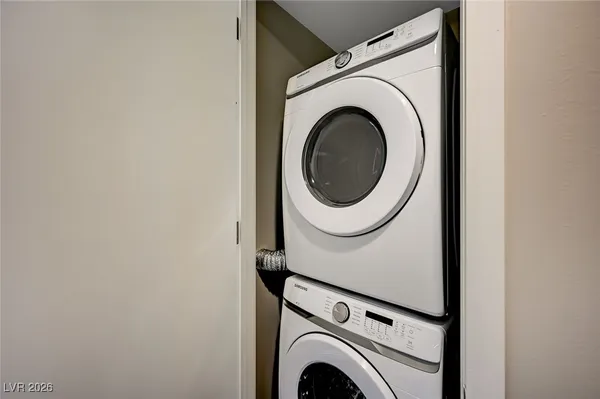 $1,744 | 353 East Bonneville Avenue, Unit 439, Las Vegas, NV 89101