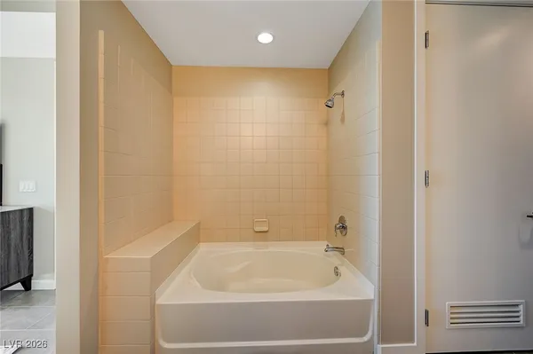 $1,744 | 353 East Bonneville Avenue, Unit 439, Las Vegas, NV 89101