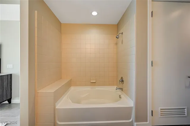 $1,794 | 353 East Bonneville Avenue, Unit 439, Las Vegas, NV 89101