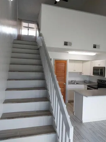 a view of entryway and kitchen