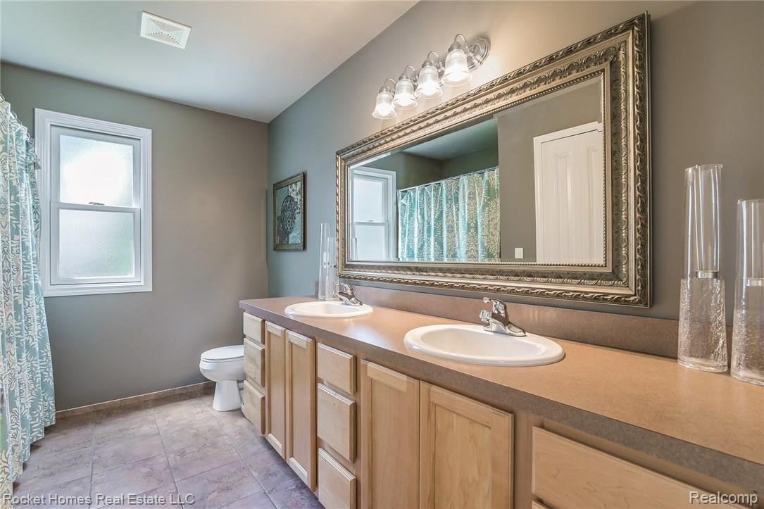 257 West Gates Street Romeo, MI 48065 - Photo 17 of 29 022-Master_Bathroom-4280688-medium.jpg
