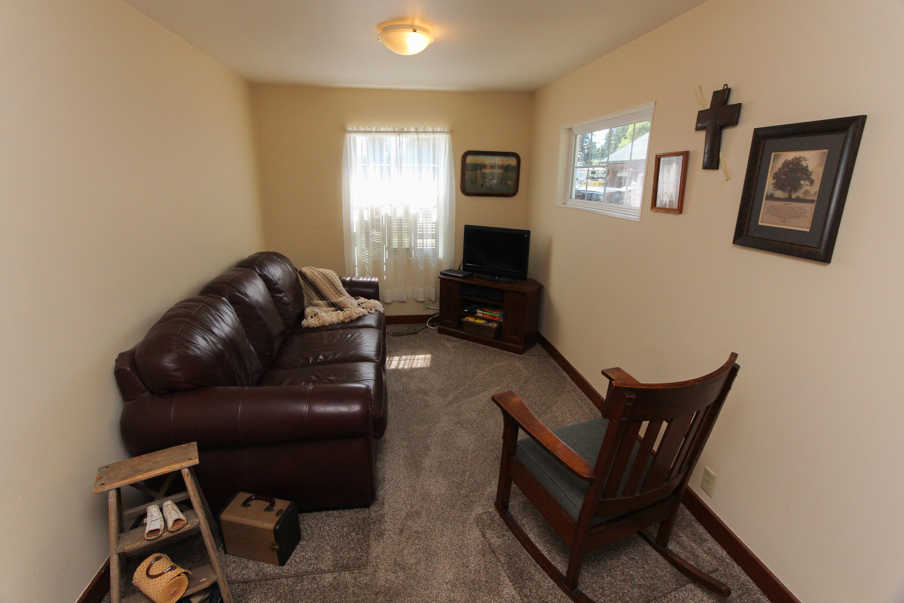 8000 Kilchis River Road Tillamook, OR 97141 - Photo 20 of 43 Family Room