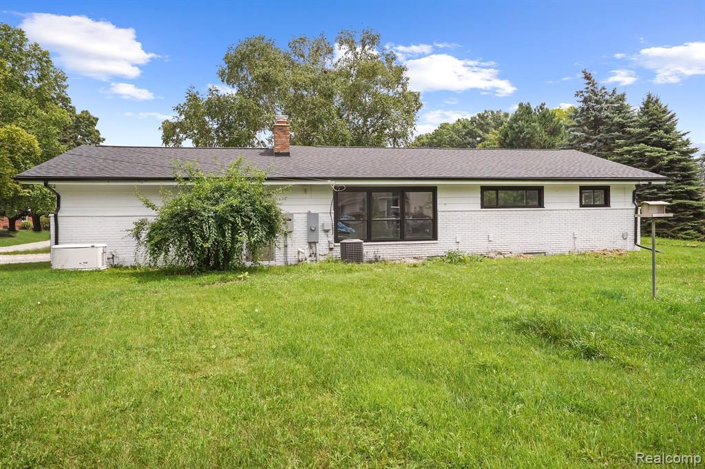 2758 Hillendale Drive Rochester Hills, MI 48309 - Photo 2 of 23
