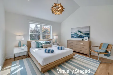 $2,695,000 | 8 3rd Street, East Hampton, NY 11937