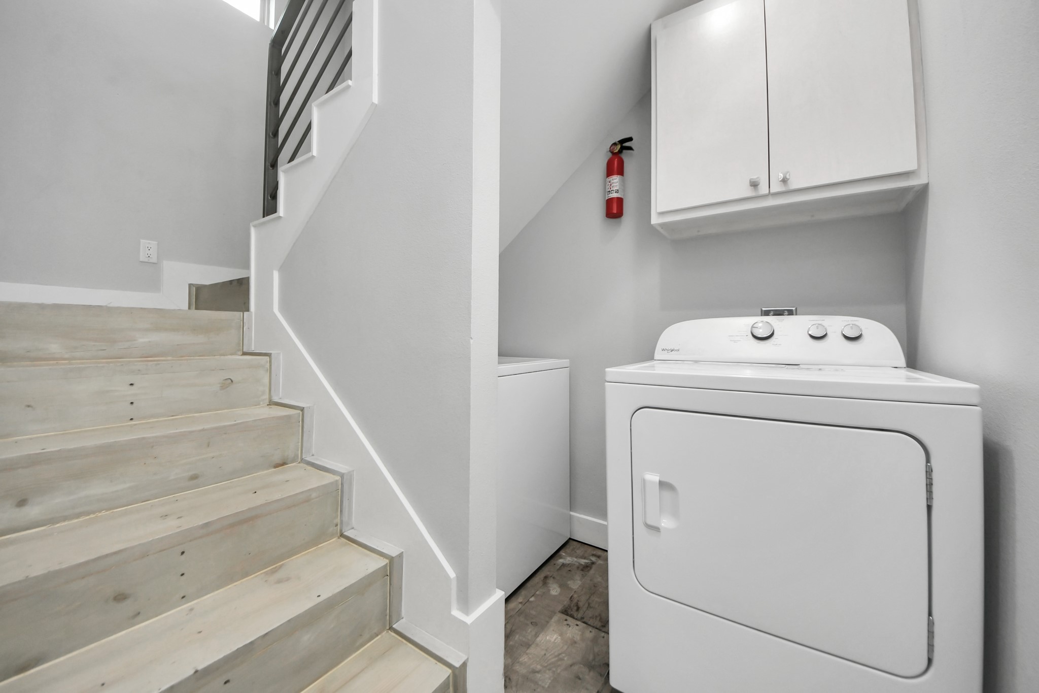 1708 Winter Street, Unit C Houston, TX 77007 - Photo 11 of 36 a utility room with dryer and washer