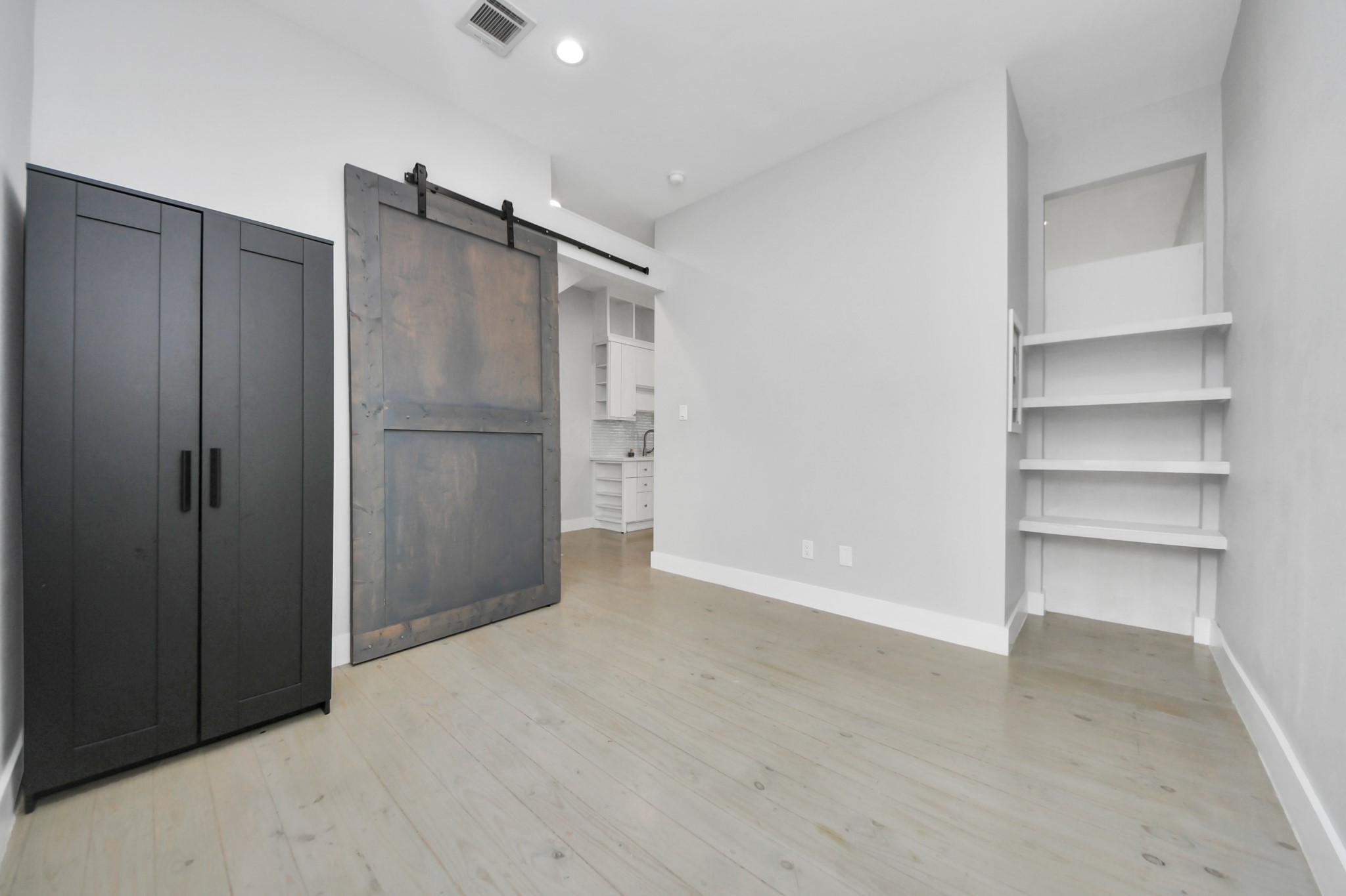 1708 Winter Street, Unit C Houston, TX 77007 - Photo 13 of 36 a view of an empty room with closet area