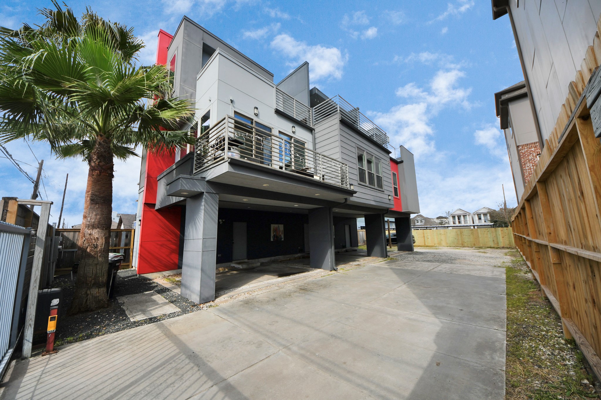 1708 Winter Street, Unit C Houston, TX 77007 - Photo 2 of 36 a view of a house with a patio