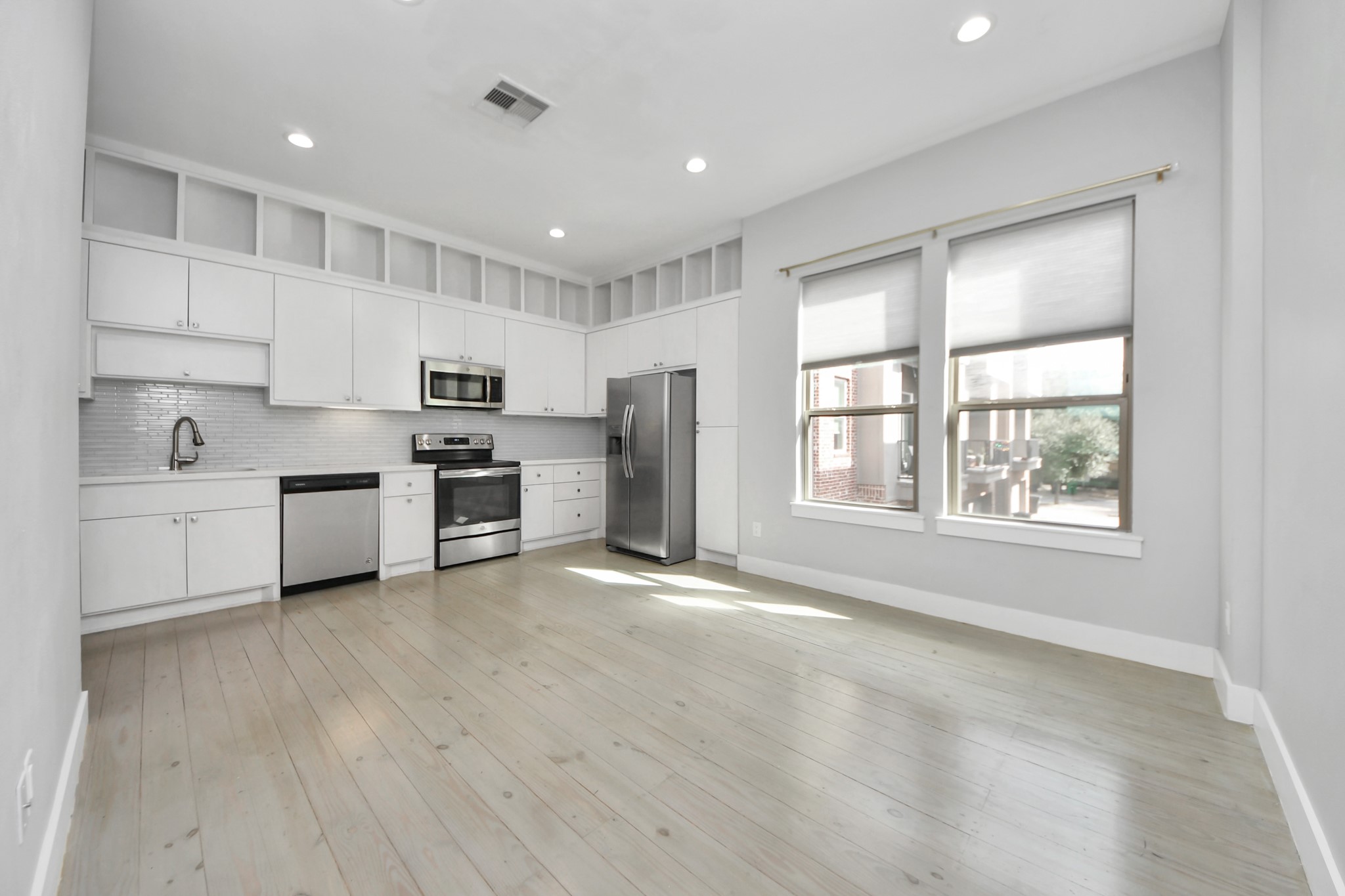 1708 Winter Street, Unit C Houston, TX 77007 - Photo 23 of 36 a view of kitchen with microwave and stove top oven