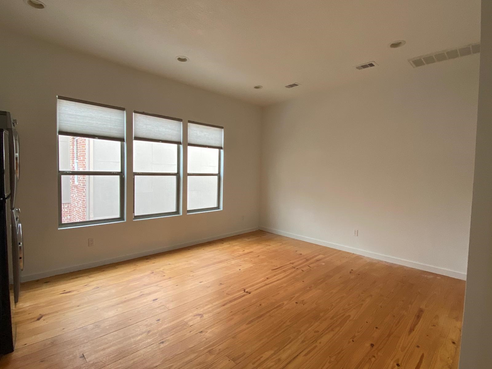 1708 Winter Street, Unit C Houston, TX 77007 - Photo 34 of 36 a view of an empty room with a window