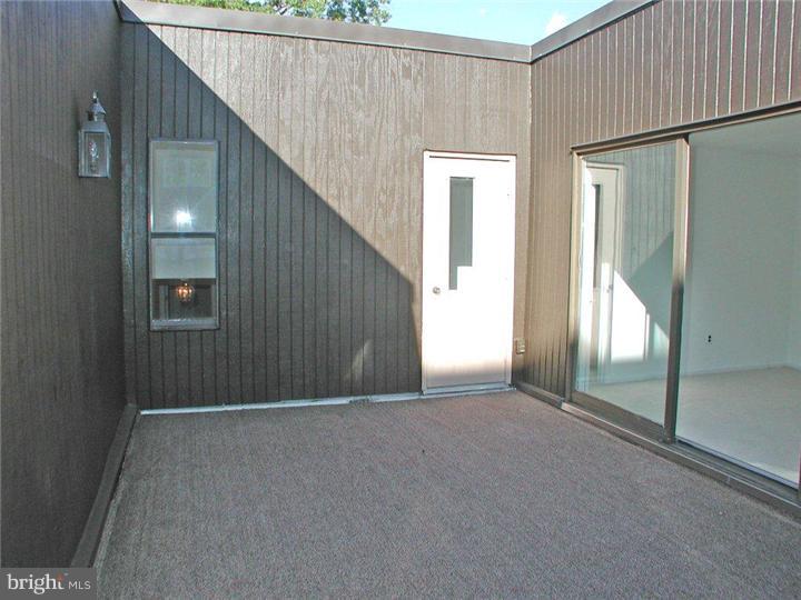 53 Haddonfield Cmns Haddonfield, NJ 08033 - Photo 11 of 12 Deck