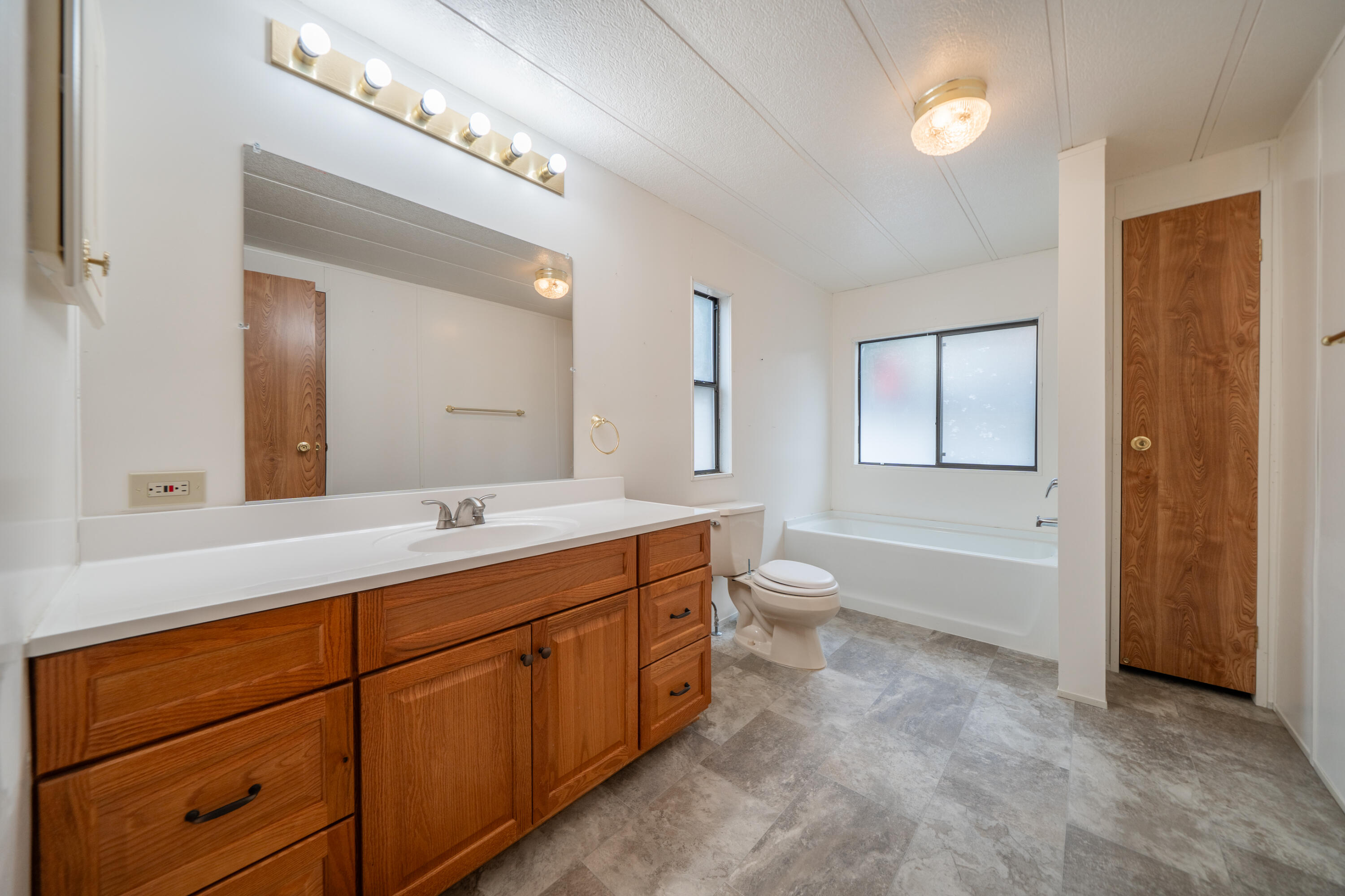 1350 Aztec Path, Unit 229 Redding, CA 96003 - Photo 20 of 34 1350 Aztec Path-28