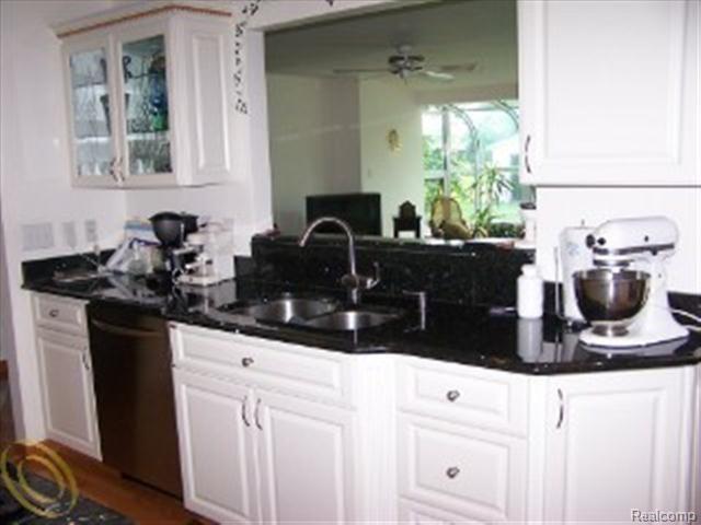37795 Radde Street Clinton Township, MI 48036 - Photo 12 of 13 radde kitchen (Small)