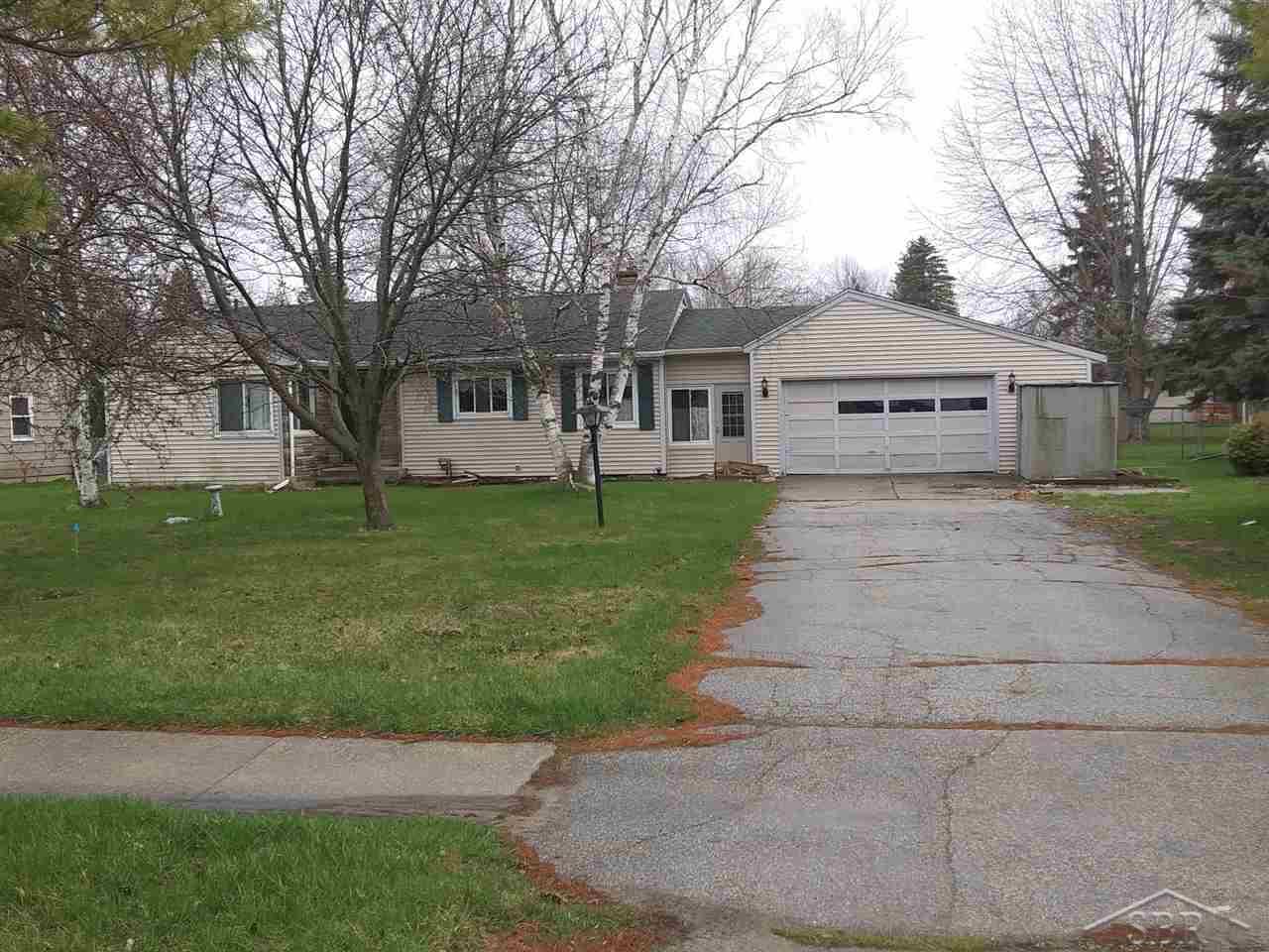 2435 Shattuck Road Saginaw, MI 48603 - Photo 1 of 14 50009815.JPG