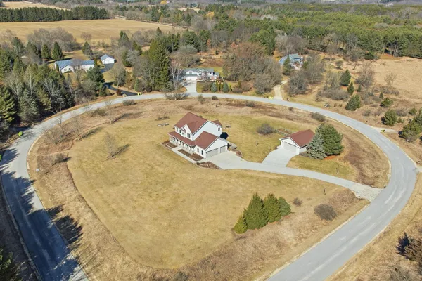 $749,900 | 2080 St Patrick Circle, Erin, WI 53027