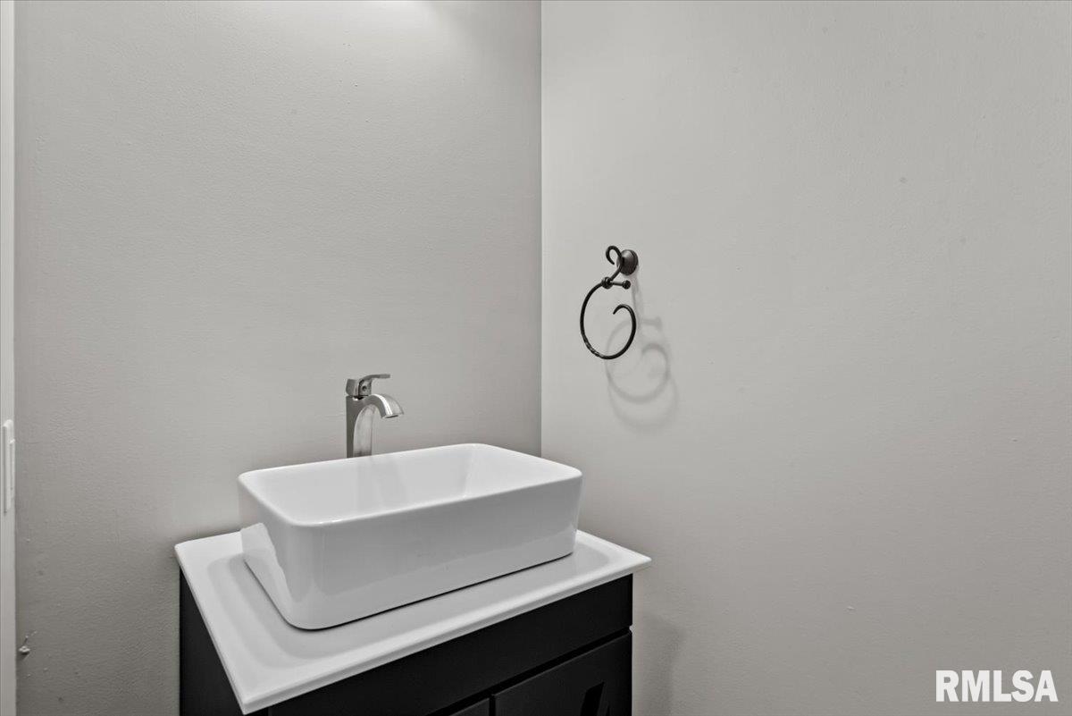 209 Huntington Road Chatham, IL 62629 - Photo 33 of 51