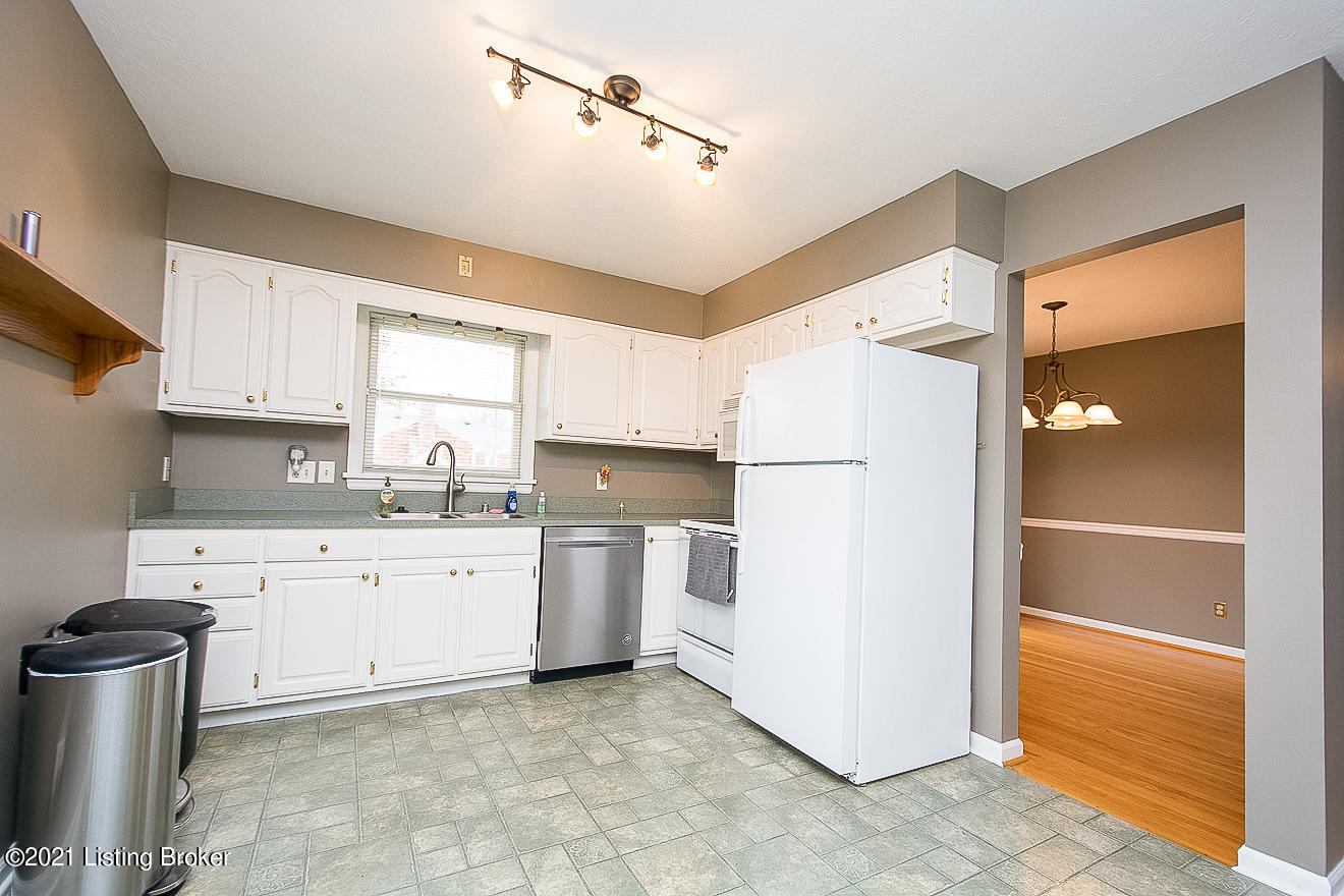 9117 Blowing Tree Road Louisville, KY 40220 - Photo 12 of 39 Kitchen