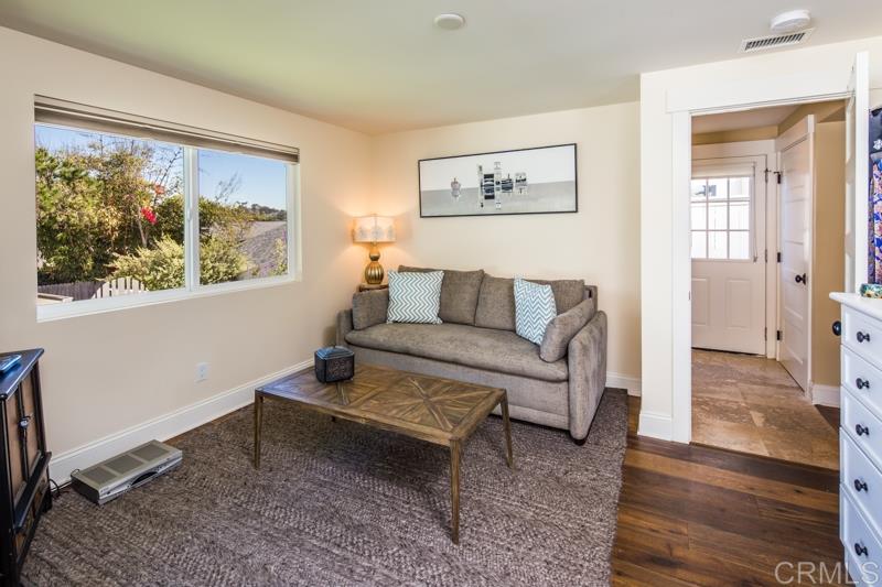 745 Neptune Avenue Encinitas, CA 92024 - Photo 13 of 25