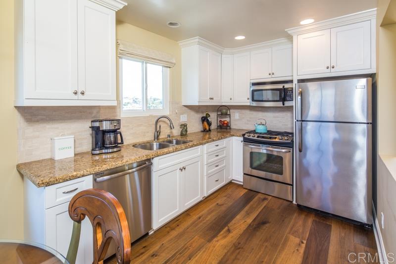 745 Neptune Avenue Encinitas, CA 92024 - Photo 7 of 25