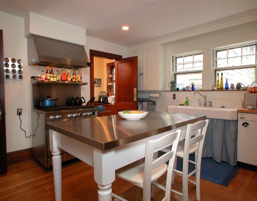 16 Acron Road, Unit 1 Brookline, MA 02445 - Photo 3 of 4 Gallery Image 3
